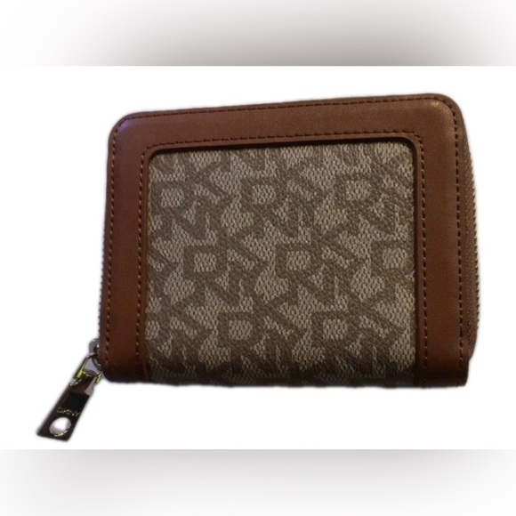 DKNY Women’s Monogram Zip Around Wallet 6 Place Credit Card Zip Coin Holder NEW - Picture 2 of 16